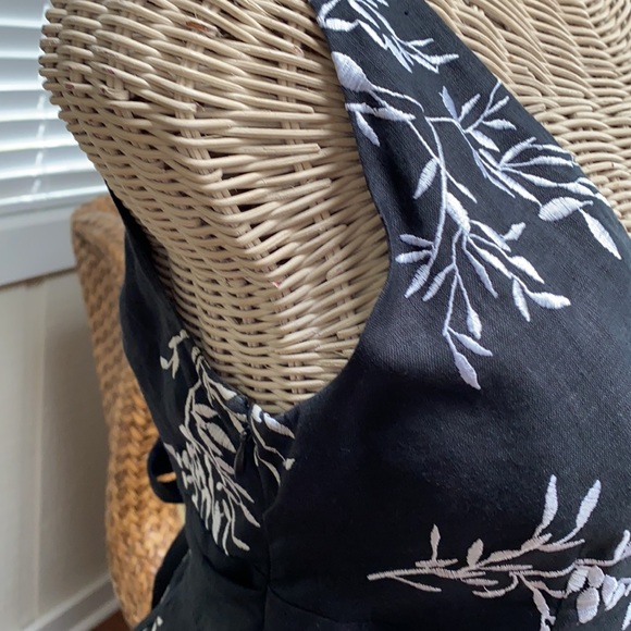 Sleeveless Black Embroidered dress 6 - Picture 5 of 13